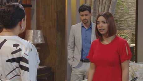 Zoe and her hubby, Tim (right), tell her aunt, Bridgette (left), that she should never have married Donovan in Suidooster on kykNET (DStv channel 144).