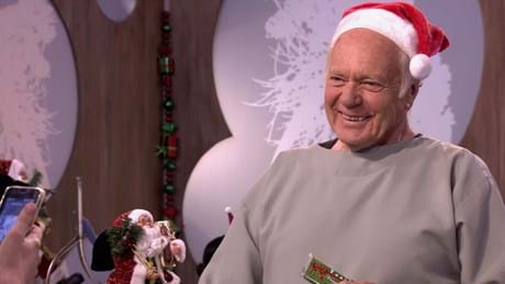 Oom Kris in Binnelanders on kykNET (DStv channel 144).