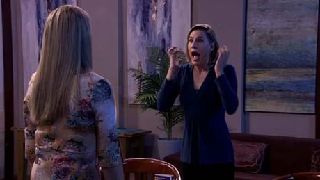 Delia (right) screamed at Dr. Butler (left) when she heard the news that Malan is not her baby’s biological father in Binnelanders on kykNET (DStv channel 144)